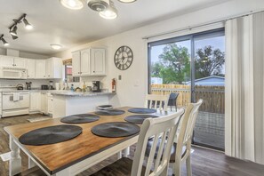 Family dining - Big Bear (Colorado Springs)