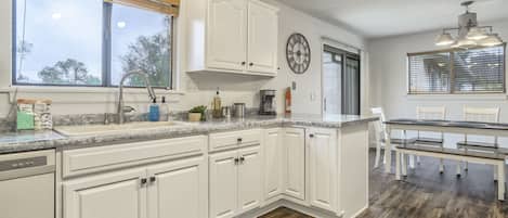 House | Private kitchen | Fridge, microwave, oven, dishwasher