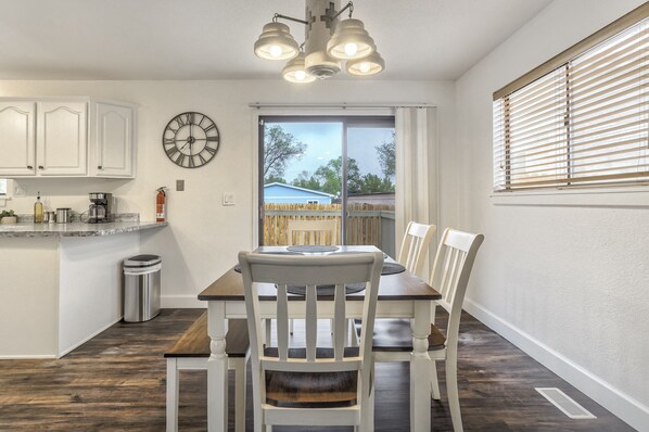 Family dining - Big Bear (Colorado Springs)