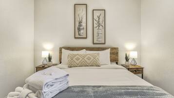 House | 3 bedrooms, iron/ironing board, free WiFi