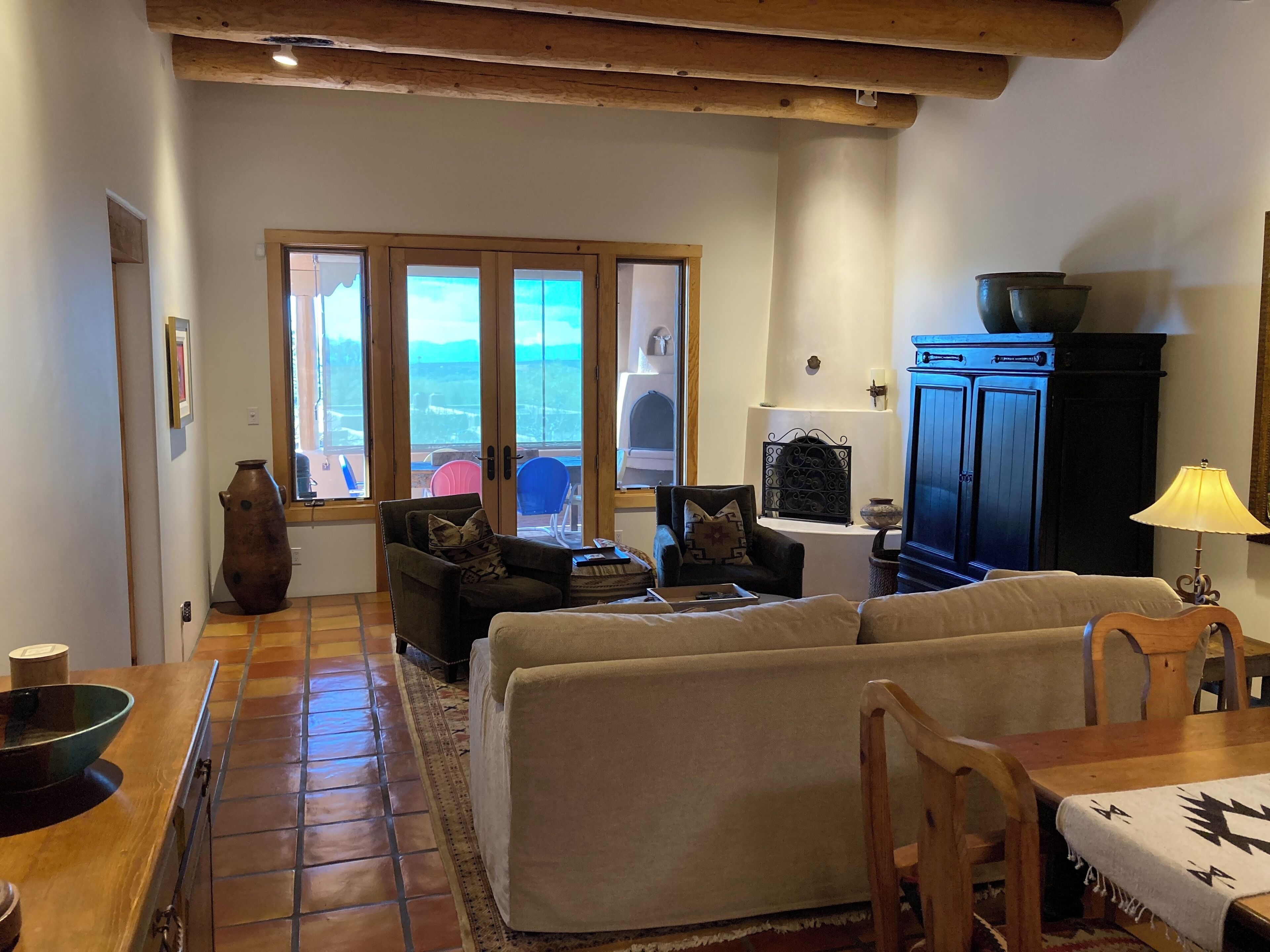 Fernseher, Kamin, DVD-Player, Stereoanlage