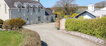MAULNAGIRRA, pet friendly, with open fire in Leap, County Cork