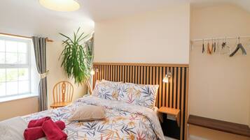 3 bedrooms, travel crib, WiFi