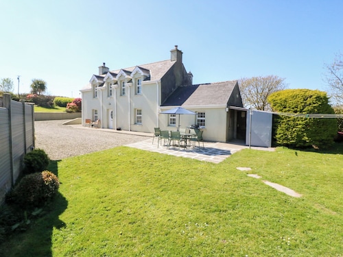 MAULNAGIRRA, pet friendly, with open fire in Leap, County Cork