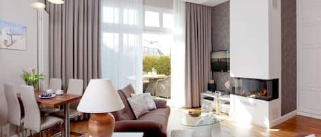 TV, fireplace