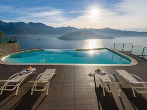 Outdoor pool - Delphi - Amazing Design Apartment with Lake View (Spiglia)
