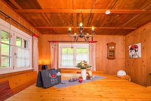 Dining - Waldhaus: Sauna Jacuzzi Kamin 16 Pax (Alpirsbach)