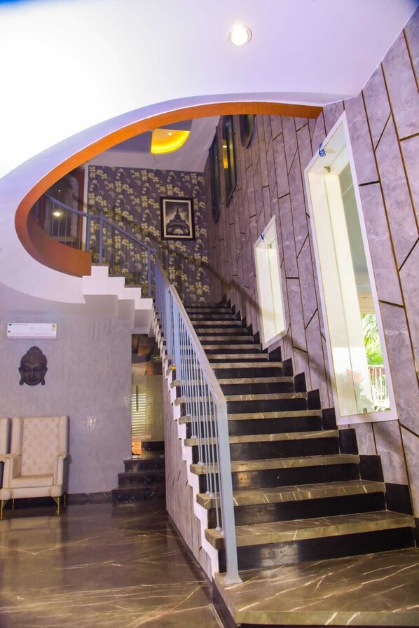 Lobby - BLUE ORCHID RESORT (Gwalior)