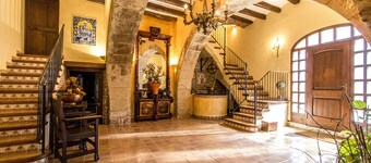 Timeless Elegance near Barcelona, 14 min to beach