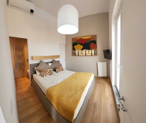 2 bedrooms, free WiFi, bed sheets - A few steps from the Sistine Chapel delightful penthouse with large terrace (Roma)
