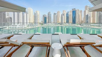 Sauna, hot tub, steam room, Turkish bath/hammam, body treatments