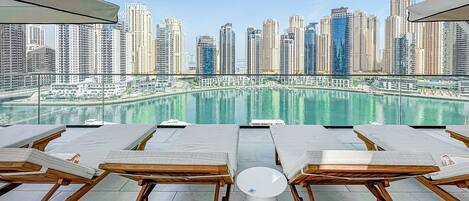 Sauna, hot tub, steam room, Turkish bath/hammam, body treatments