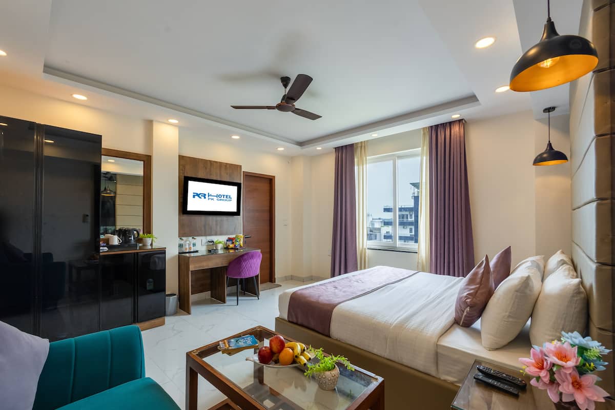 Club Room | 1 bedroom, premium bedding, memory foam beds, minibar