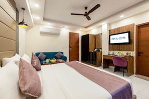 Club Room | 1 bedroom, premium bedding, memory foam beds, minibar