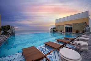 Outdoor pool - Johnny Nguyen - Victor Condotel Phu Yen (Tuy Hoa)