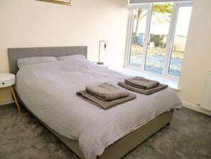 3 chambres, lit de bébé portatif, Wi-Fi, literie fournie