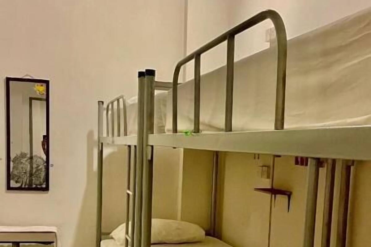 Iron/ironing board, WiFi (free), bed sheets