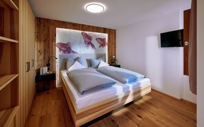 2 bedrooms, internet, bed sheets - Ferienwohnung Segelboot, 1-4pers., 2 Sep. SZ, 1.og, Balkon mit Chiemseeblick (Chieming)