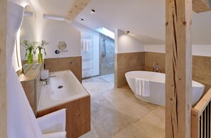 Dusche, Haartrockner, Handtücher