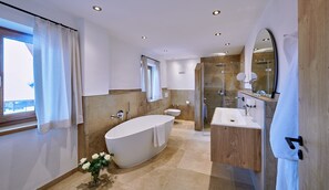 Een douche, een haardroger, handdoeken