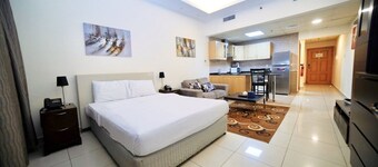 Comfortable Apartment in Prime Location, right opposite Marina Mall.