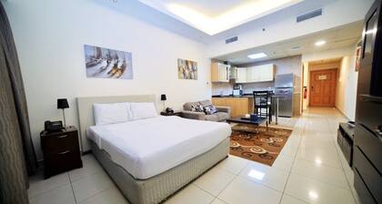 Comfortable Apartment in Prime Location, right opposite Marina Mall.