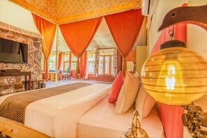 Prithvi Luxury Suite with Bathbed