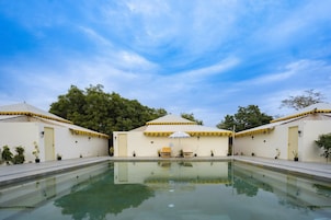 2 piscinas al aire libre