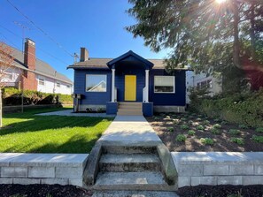Exterior - Skyline Blue House in Greenwood (Seattle)