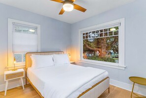 3 chambres, fer et planche à repasser, Wi-Fi, draps fournis