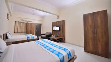 Family Quadruple Room | Desk, free WiFi