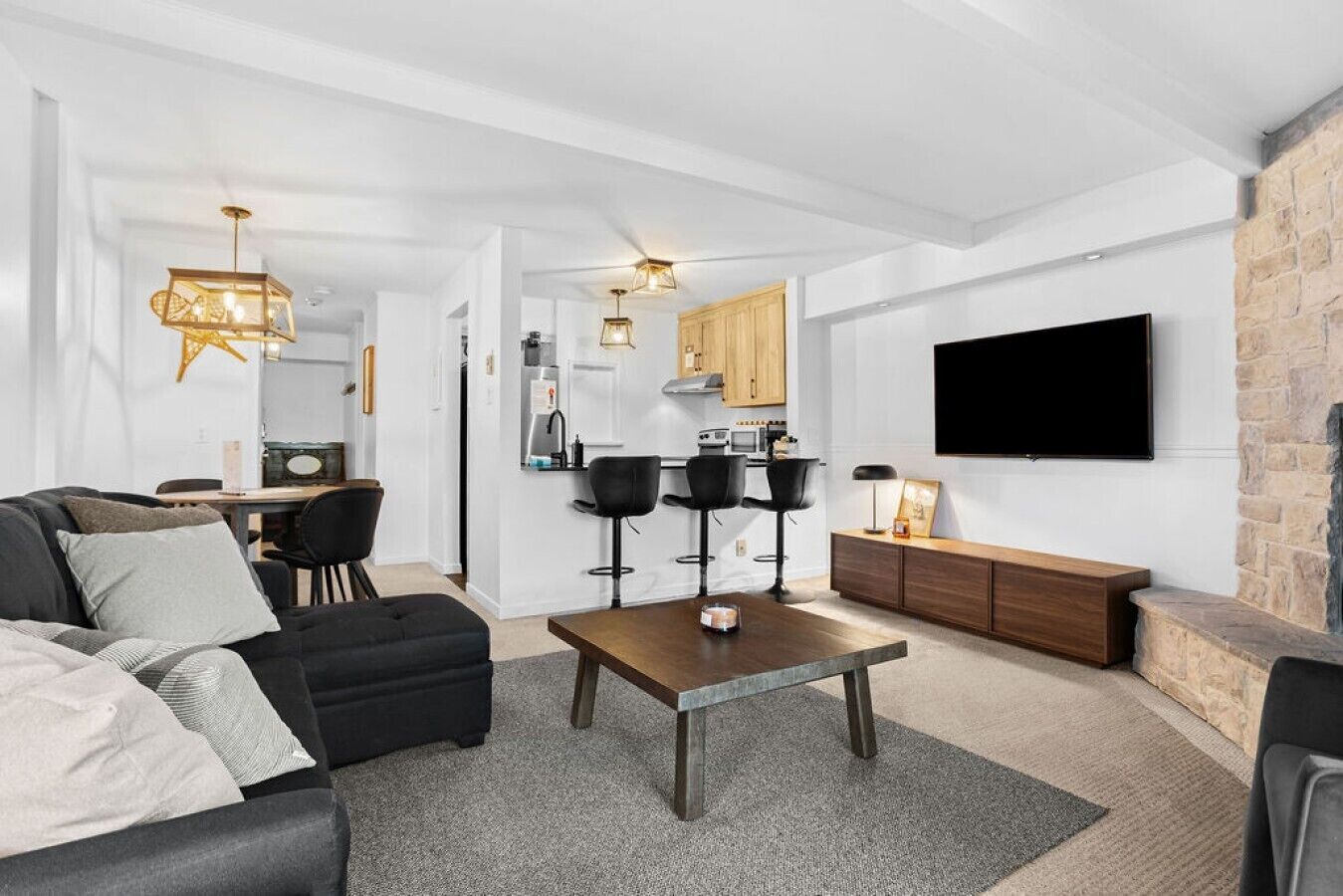 Smart TV, fireplace