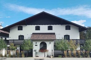 Exterior - Classic Swiss Condo with Views of Mont-Tremblant (Mont-Tremblant)