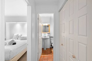 2 bedrooms, iron/ironing board, free WiFi, bed sheets - Classic Swiss Condo with Views of Mont-Tremblant (Mont-Tremblant)