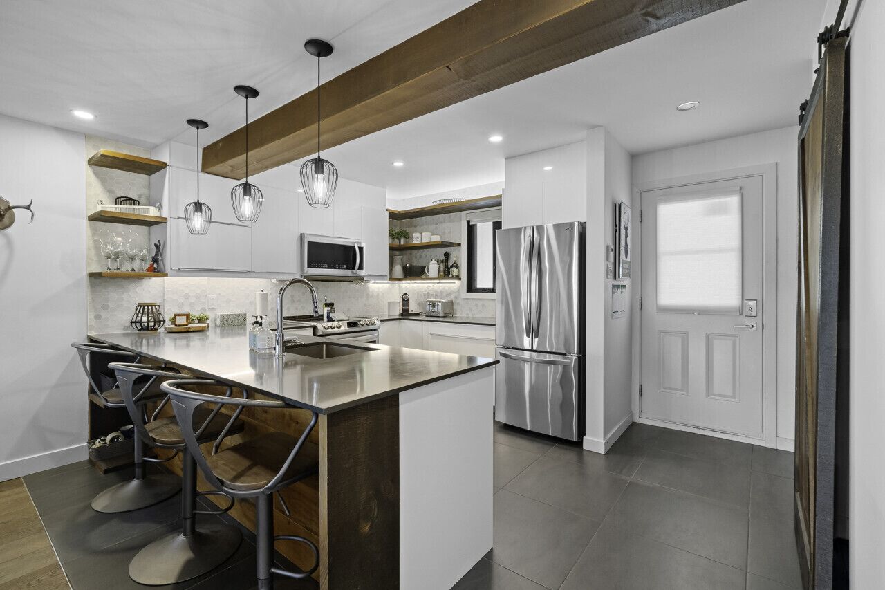 Refrigerador, horno, lavavajillas y cafetera y tetera 