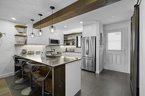 Fridge, oven, dishwasher, coffee/tea maker - Modern & Warm Condo with Views of Mont-Tremblant (Mont-Tremblant)