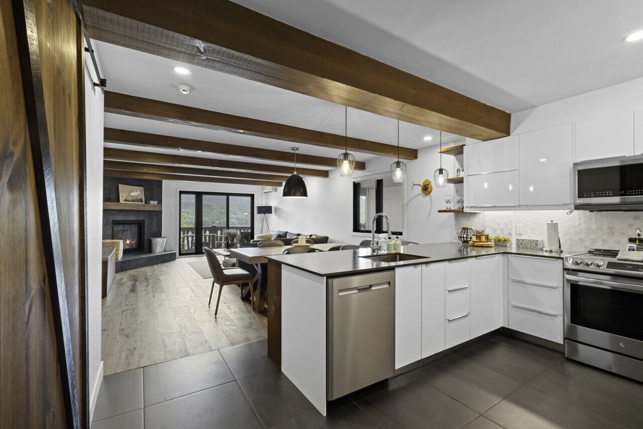 Fridge, oven, dishwasher, coffee/tea maker