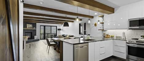 Kjøleskap, ovn, oppvaskmaskin og kaffetrakter/tekoker