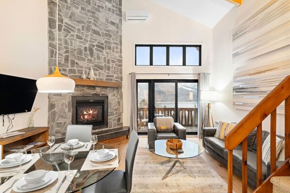 Dining - Country / Chic Condo with Views of Mont-Tremblant (Mont-Tremblant)
