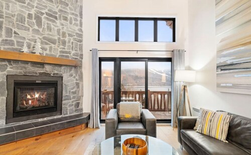 Country / Chic Condo with Views of Mont-Tremblant