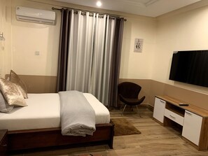 3 bedrooms, iron/ironing board, WiFi, bed sheets - 3 Bedroom Luxury Apartment (Kumasi)