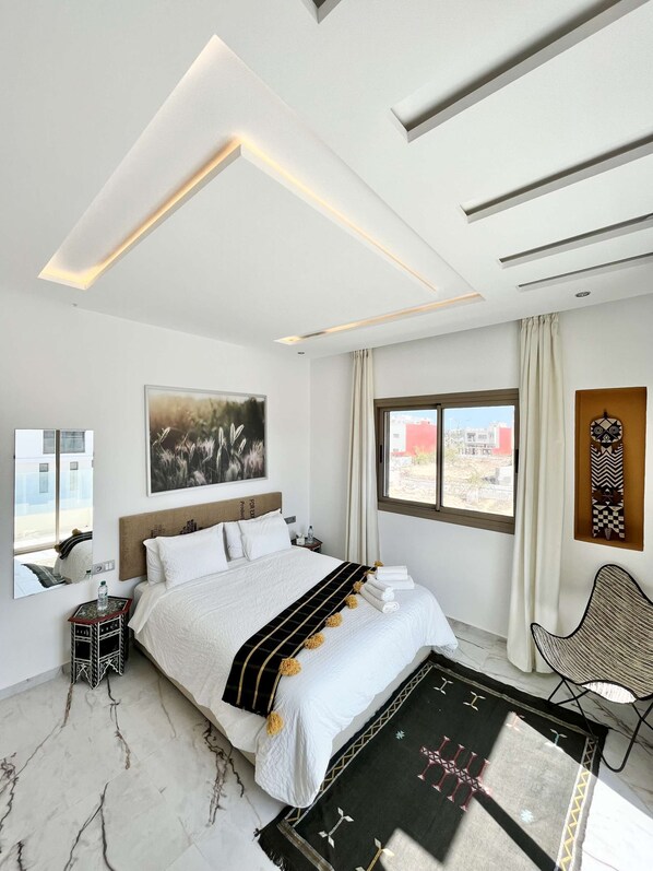 4 bedrooms, soundproofing, iron/ironing board, WiFi