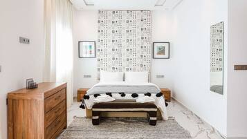 4 Schlafzimmer, Schreibtisch, schallisolierte Zimmer
