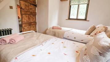 Cottage | 2 bedrooms, individually decorated, individually furnished, free WiFi