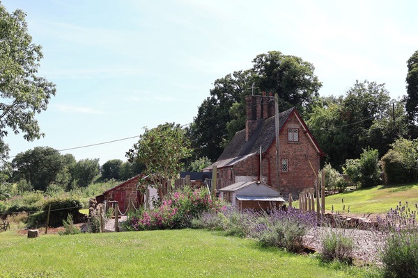 Cottage | Property grounds