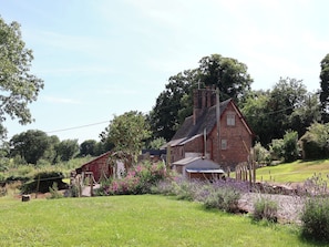 Cottage | Property grounds - 1 Fountain Cottages (Tarporley)