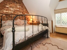 2 bedrooms, individually decorated, individually furnished, free WiFi