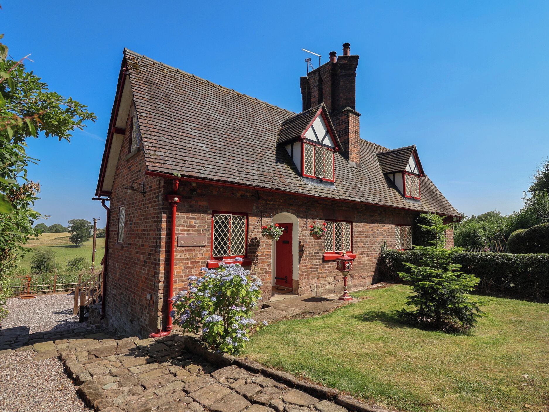 Cottage | Interior