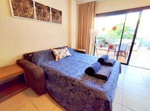 1 bedroom, iron/ironing board, free WiFi, bed sheets - Bib's Pool Side Apartment & Ocean View (CN)