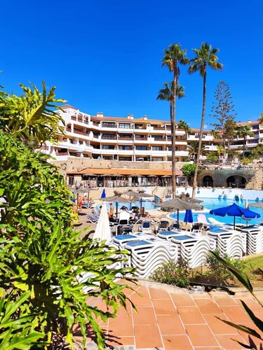 Bib's Pool Side Apartment & Ocean View